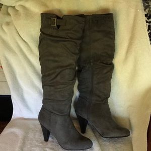 Nine West ladies size 7 grey boots